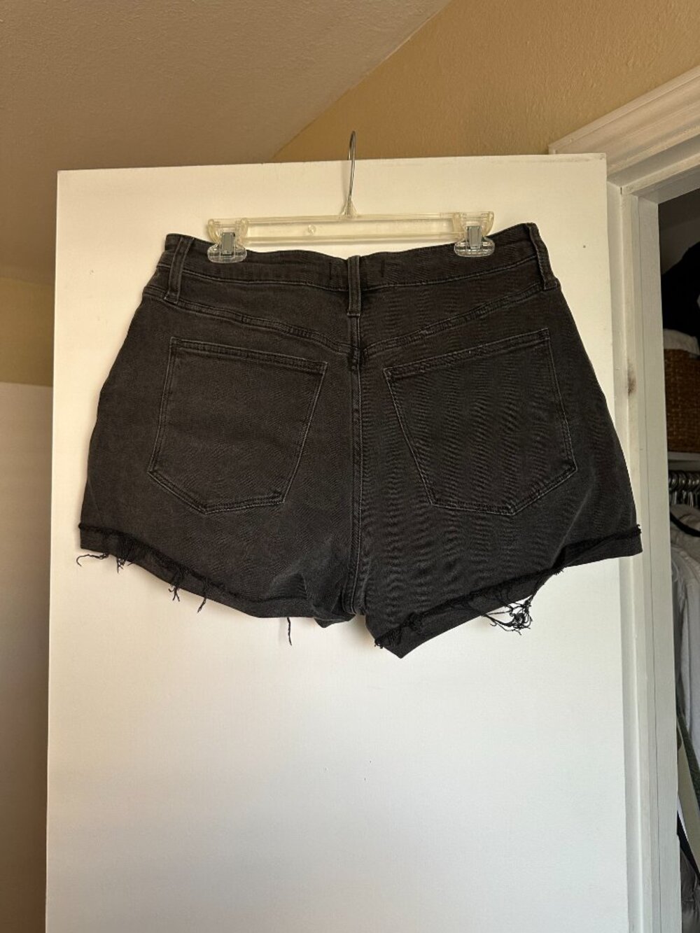 Size 31 Madewell Curvy High Rise Black Denim Shorts - Picture 2 of 4